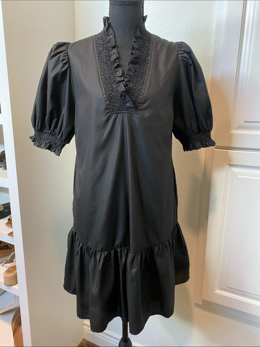 entro Black Ruffle V-Neck Puff Sleeve Midi Dress